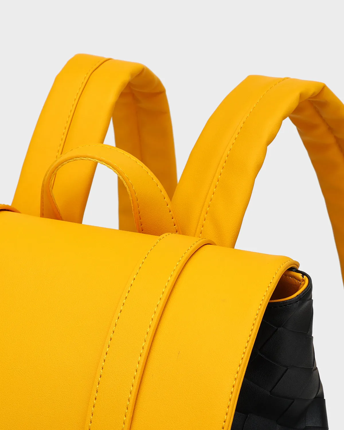 Bodega Rolling Travel Set in Black & Mustard
