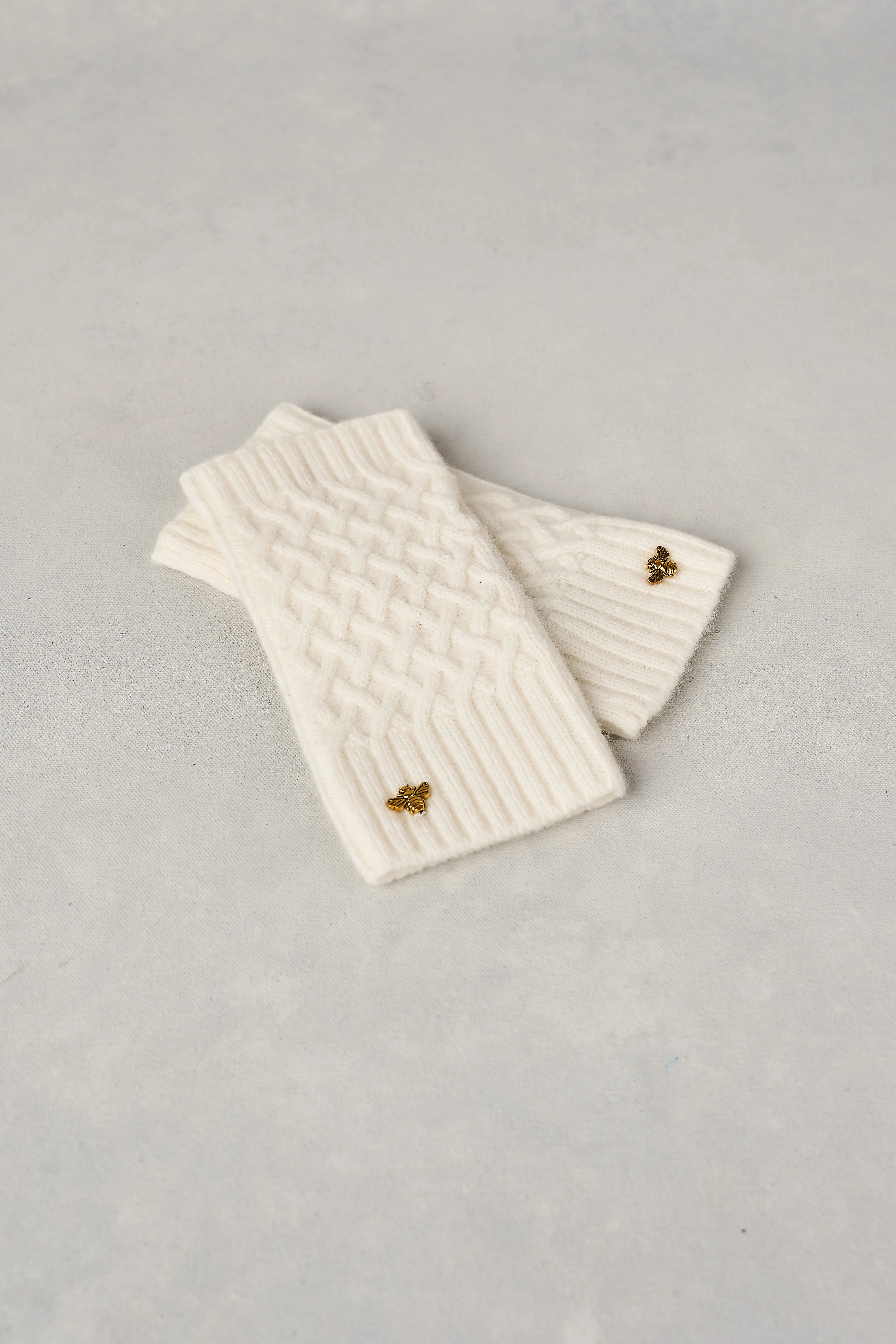Catriona Wool Cable Mittens - Eggshell
