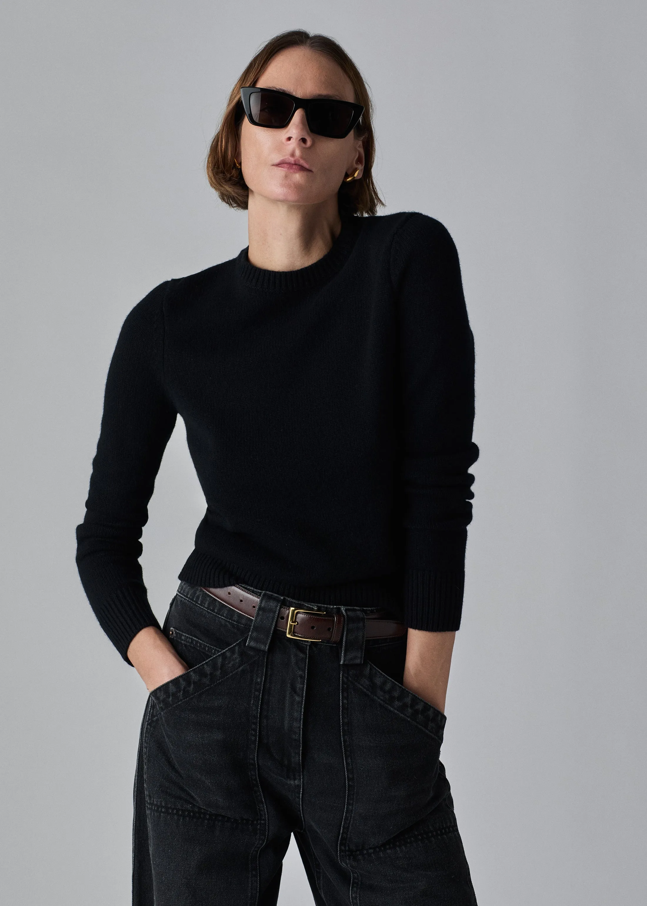 Classic Crew Sweater in Cashmere  - Black