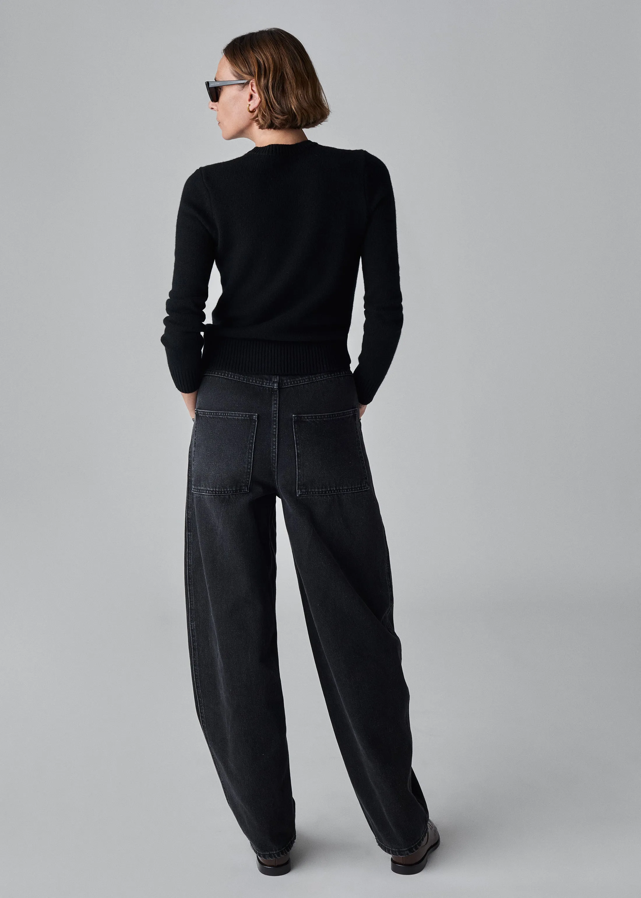 Classic Crew Sweater in Cashmere  - Black