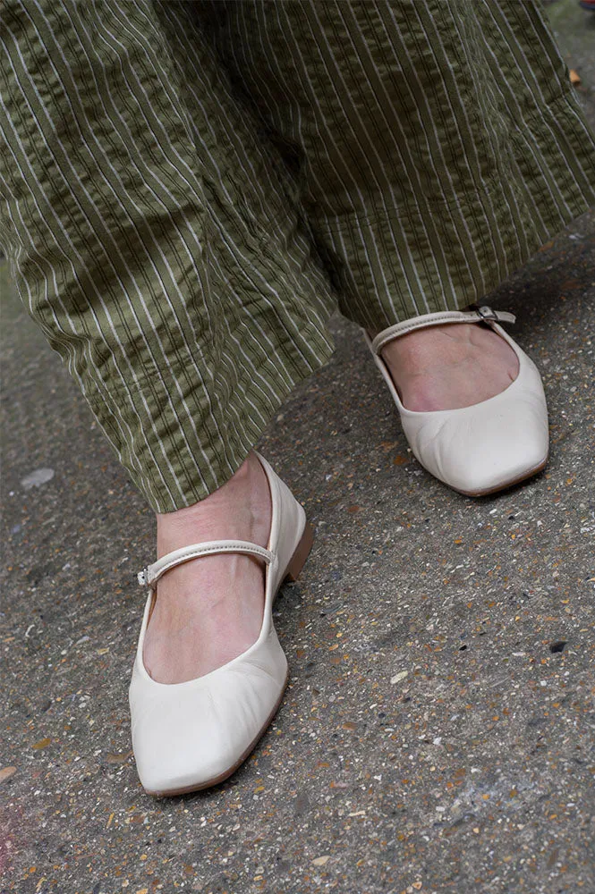 Pavement Elga Butter Pumps