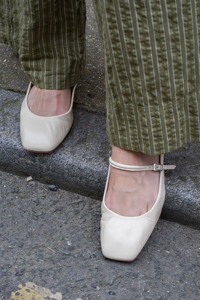 Pavement Elga Butter Pumps