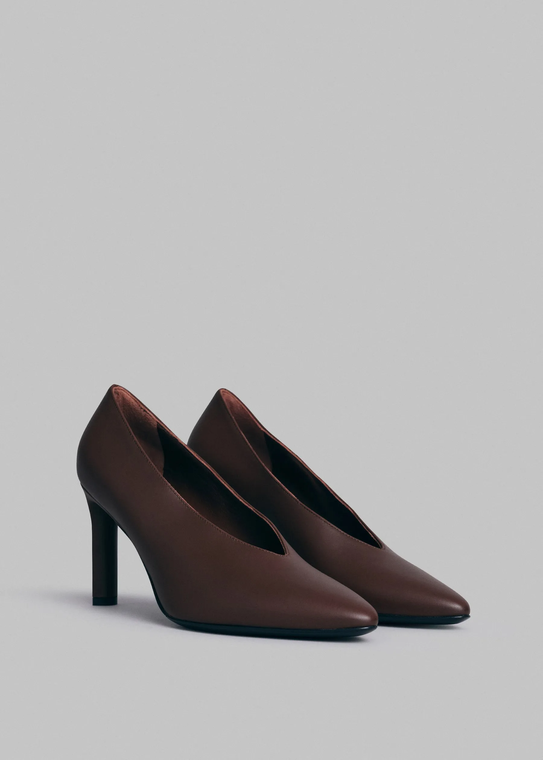V Neck High Heel Pump in Smooth Leather - Brown